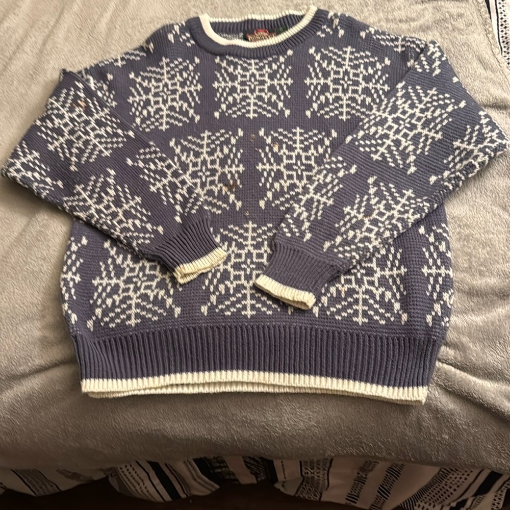 Gray and White Crewneck Sweater with Bold Web Pattern